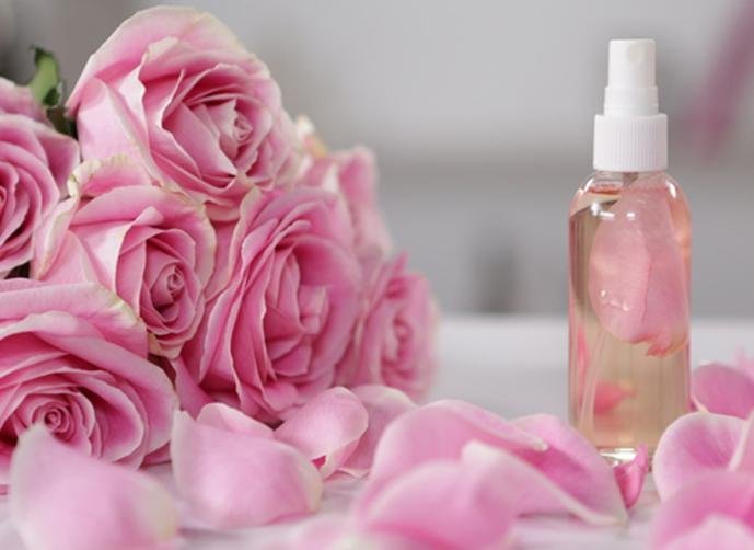 غداء الفراء بوابة  فوائد ماء الورد للسحر والعين , عجائب ماء الورد في علاج السحر - المرأة  العصرية